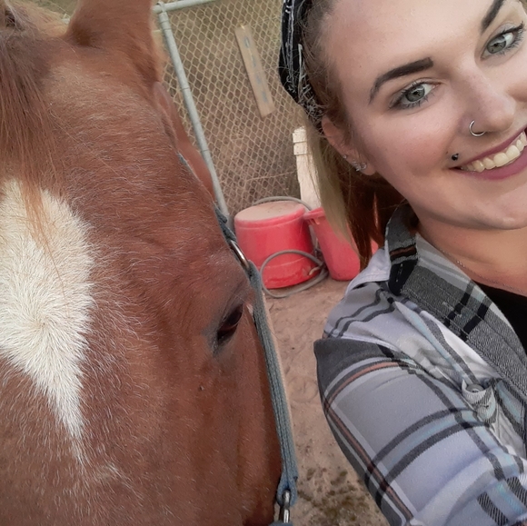 🥳💥Hi I am Britta! WELCOME TO MY CLOSET!! - Picture 3 of 8